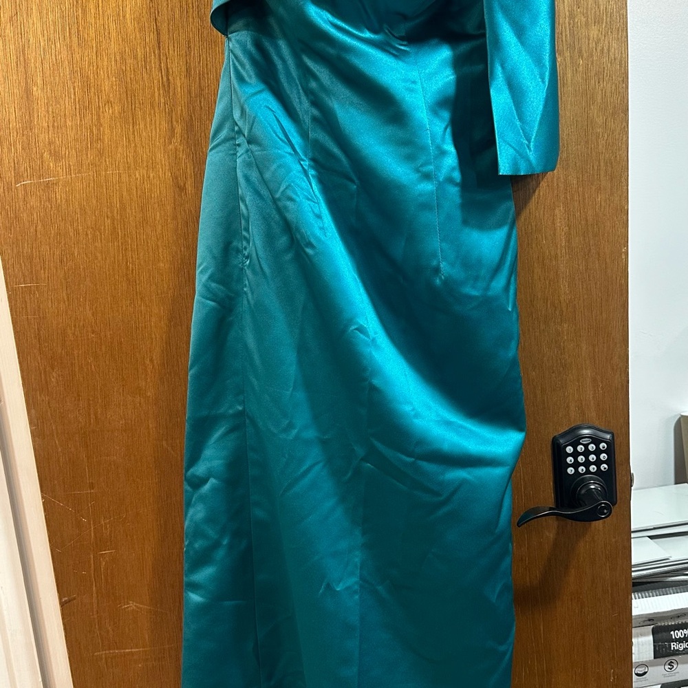 Elegant Teal Evening Gown